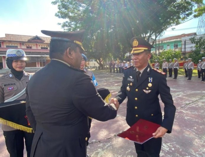 Sejumlah Personel Polres Poso Dapat Satya Lencana Pengabdian