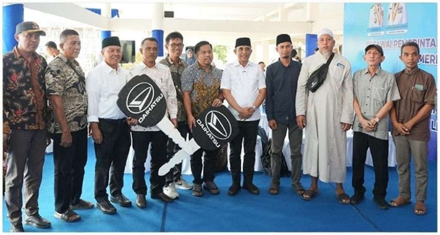 Gubernur Selurkan Bantuan Mobil Ambulans untuk Wilayah Terpencil