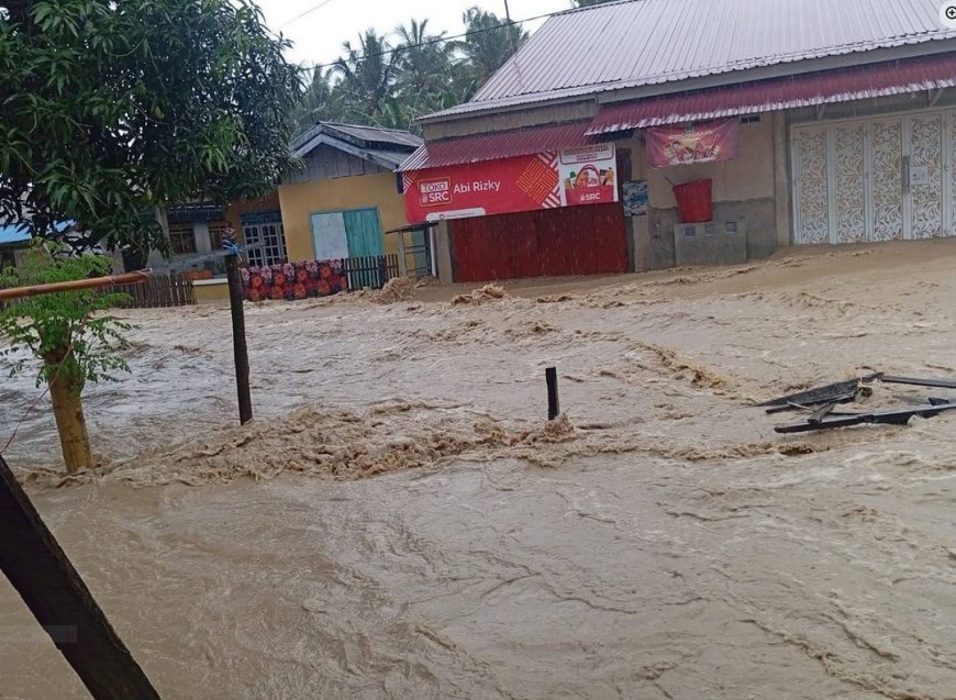 Wani-Donggala Dikepung Banjir,  Rumah Hanyut, 3 Jembatan Putus