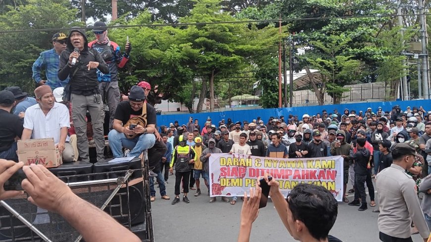 Ribuan Penambang Rakyat Demo DPRD, Menuntut Lahan Anak Perusahaan BRMS Segera Diciutkan