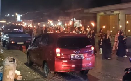 Meriah, Pawai Obor Jelang Ramadan di Poso
