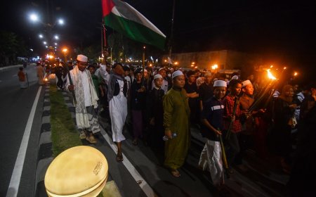 Ribuan Umat Islam Semarakkan Pawai Obor Sambut Ramadan 1447 H