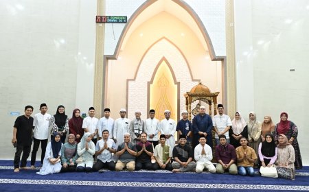 Safari Ramadan, Biro Adpim Salurkan Mushaf dan Informasi Pembangunan