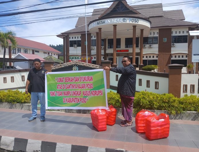 LSM Gelar Syukuran Atas Mutasi Kajari