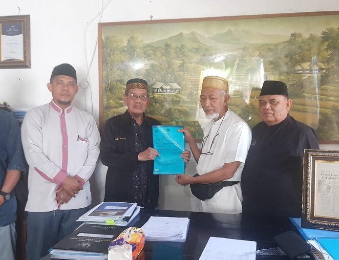 Karman Karim Wakafkan Tanah Untuk Kantor MUI Poso