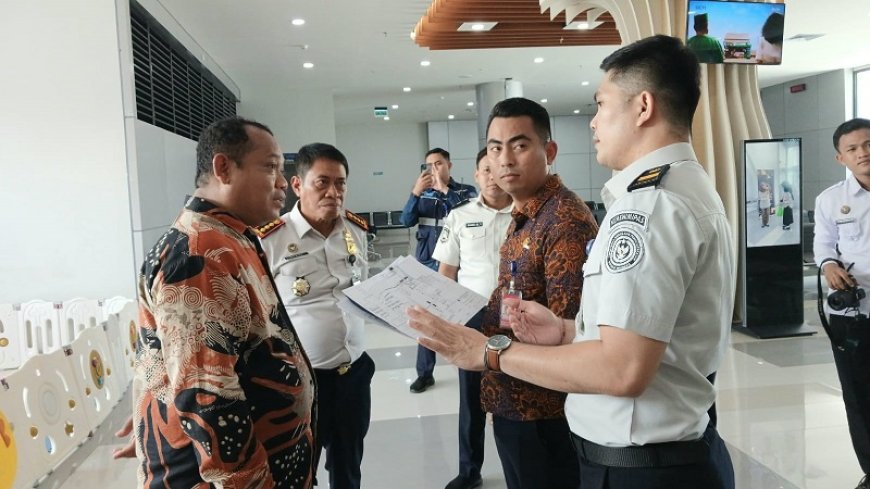 Kakanim Palu Tinjau Persiapan Pelayanan Keimigrasian Penerbangan Internasional