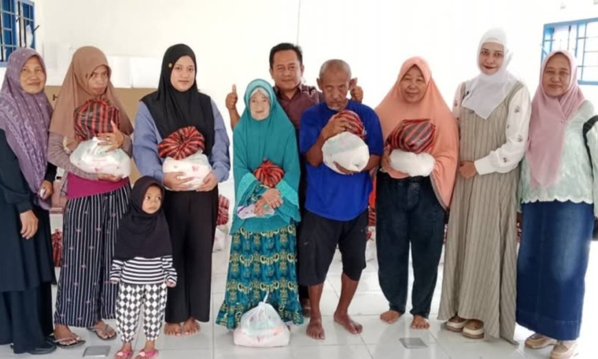 SDN 3 Poso Bagikan Paket Sembako Jelang Ramadan