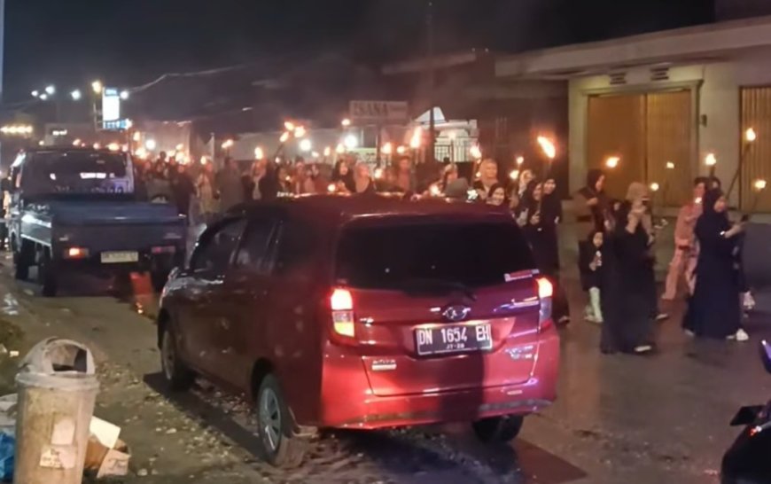 Meriah, Pawai Obor Jelang Ramadan di Poso