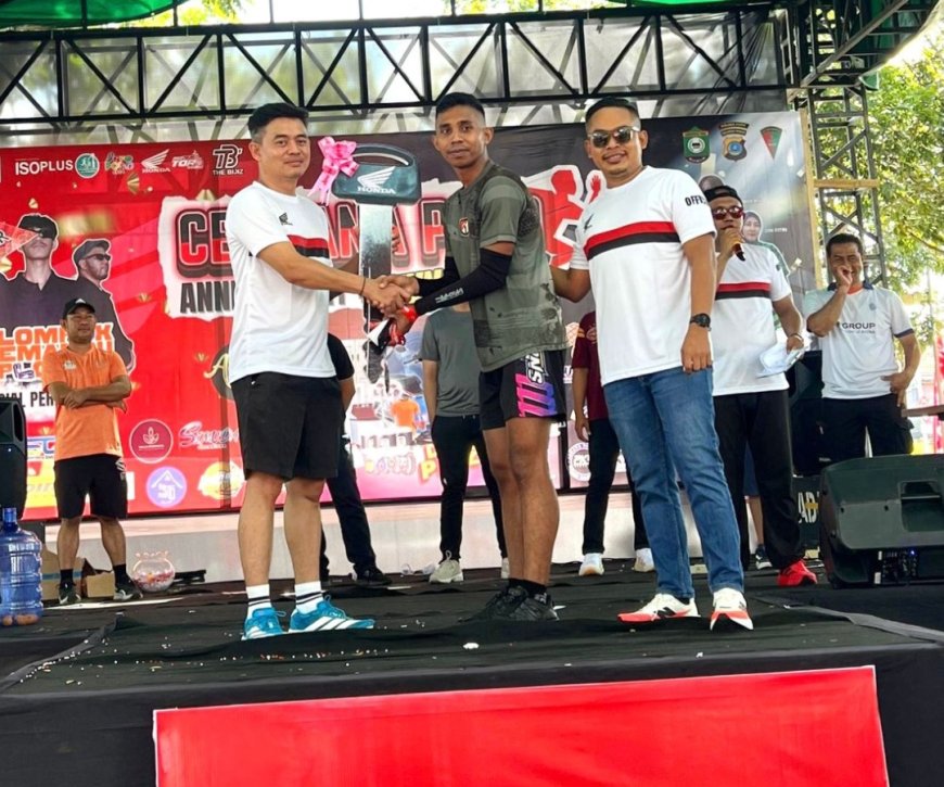 Anggota TNI Dapat Hadiah Motor di Anniversary 1 Tahun Honda Cendana Poso 