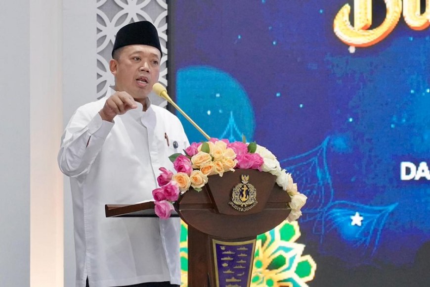 Berikan Tausiah di Buka Bersama KASAL, Menteri Nusron: Negara Besar Mampu Ciptakan Rasa Aman
