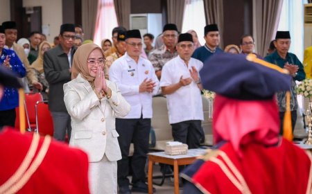 “Implementasi Kebijakan Penjenjangan Kinerja Perangkat Daerah di Provinsi Sulawesi Tengah” Mengantar Sekdaprov Novalina Raih Doktor