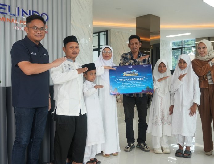 TPK Pantoloan Salurkan Santunan Anak Yatim dan Paket Takjil dalam Program Pelindo Berbagi