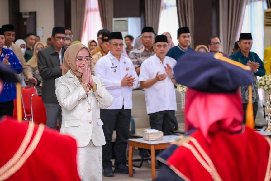 “Implementasi Kebijakan Penjenjangan Kinerja Perangkat Daerah di Provinsi Sulawesi Tengah” Mengantar Sekdaprov Novalina Raih Doktor