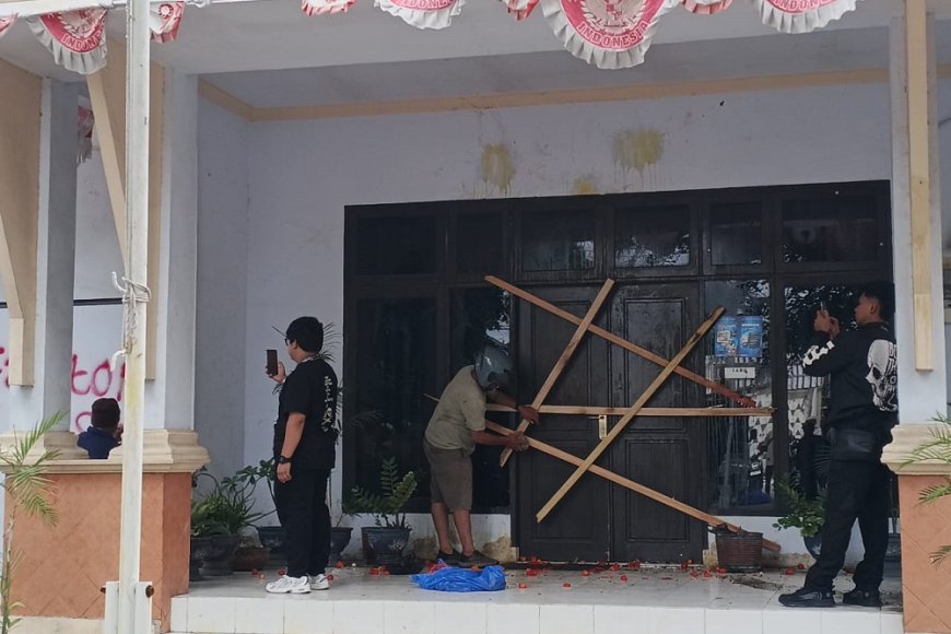 Kaper Komnas HAM Sulteng Didemo, Kantor Disegel,  Protes soal Peti tapi Punya Perendaman Emas di Poboya