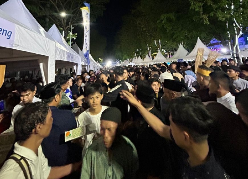 Stand Bank Sulteng Banjir  Pengunjung di Bukber Sulteng Nambaso