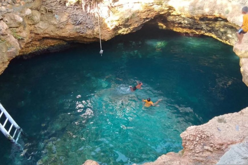 Pusat Laut atau Pusentasi yang berbentuk sumur raksasa di terletak di Desa Towale, Kecamatan Banawa Tengah, Kabupaten Donggala, Sulawesi Tengah. (Foto: ANTARA)