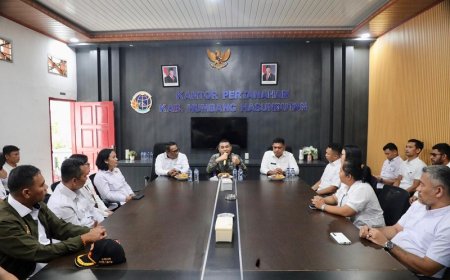 Kunjungi Kantah Kabupaten Humbang Hasundutan, Wamen Ossy Tekankan Pentingnya Akurasi Data Pertanahan