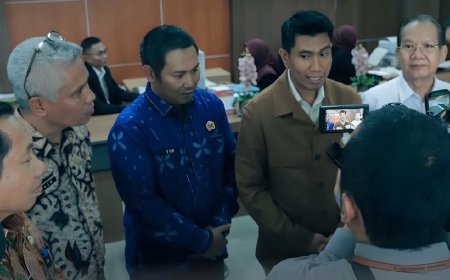 Komisi II DPR RI Kunjungan Kerja ke Kantah Palu Dirangkai Penyerahan Sertipikat