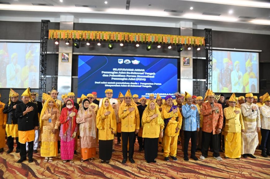 Perkuat Peran Adat,  Gubernur Lantik FKPA