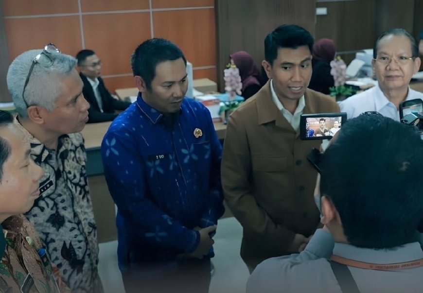Komisi II DPR RI Kunjungan Kerja ke Kantah Palu Dirangkai Penyerahan Sertipikat