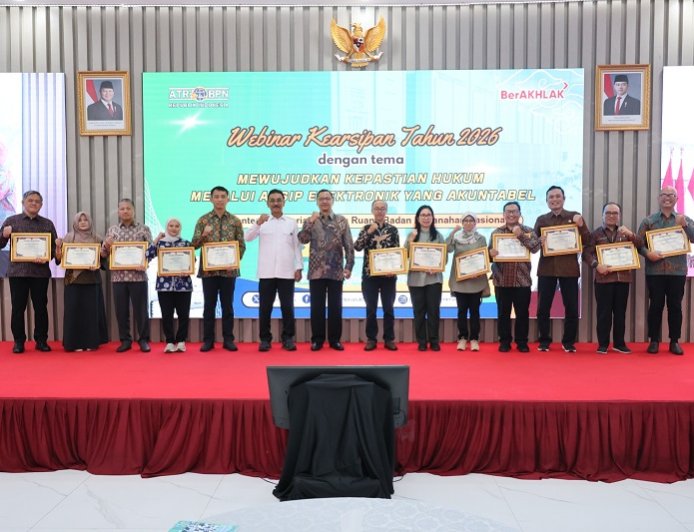 Bangun Motivasi Jajaran, Sekjen Kementerian ATR/BPN Beri Penghargaan kepada Satker Pengelola Kearsipan Terbaik