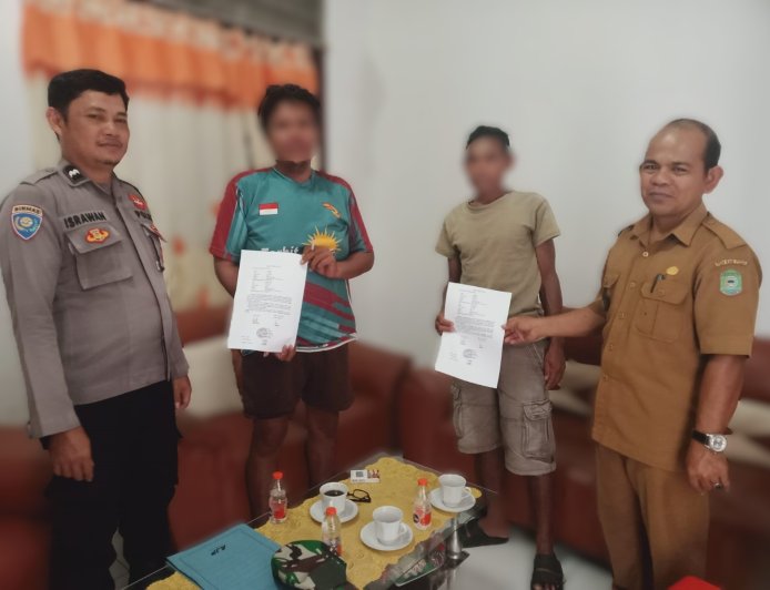 Bhabinkamtibmas dan Babinsa Labuan Mediasi Percobaan Penganiayaan