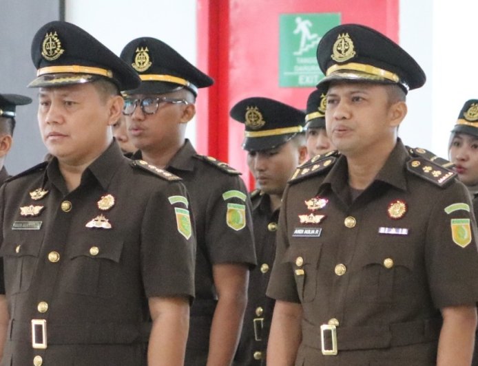 Kajati Sulteng Lantik Dua Koordinator Kejati