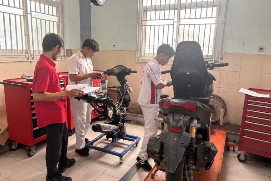 Uji Kompetensi Siswa SMK Binaan, Astra Honda Motor Siapkan SDM Vokasi  Siap Kerja di Industri Otomotif