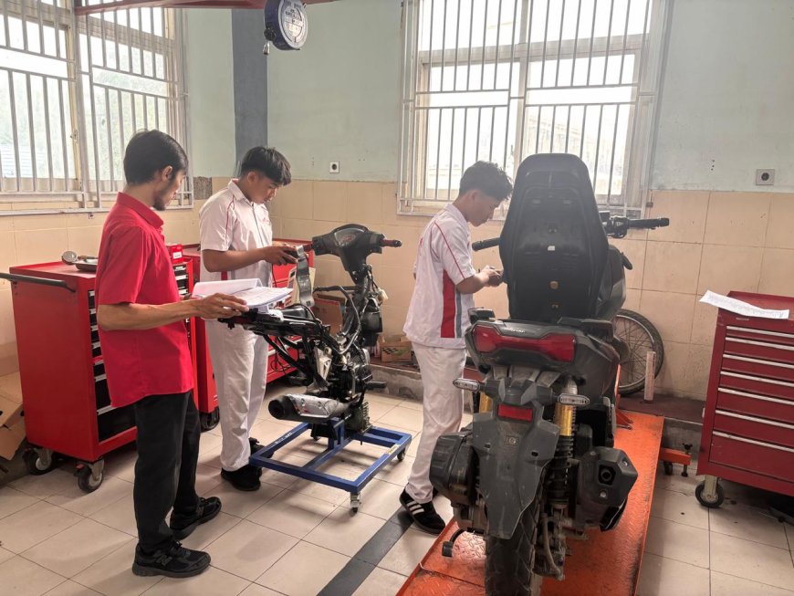 Uji Kompetensi Siswa SMK Binaan, Astra Honda Motor Siapkan SDM Vokasi  Siap Kerja di Industri Otomotif