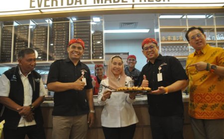 Wawali Reopening  Outlet Pizza Hut Palu