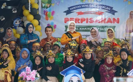 Bunda PAUD Bangga Lihat Penampilan Anak TK Alkhairaat Palupi