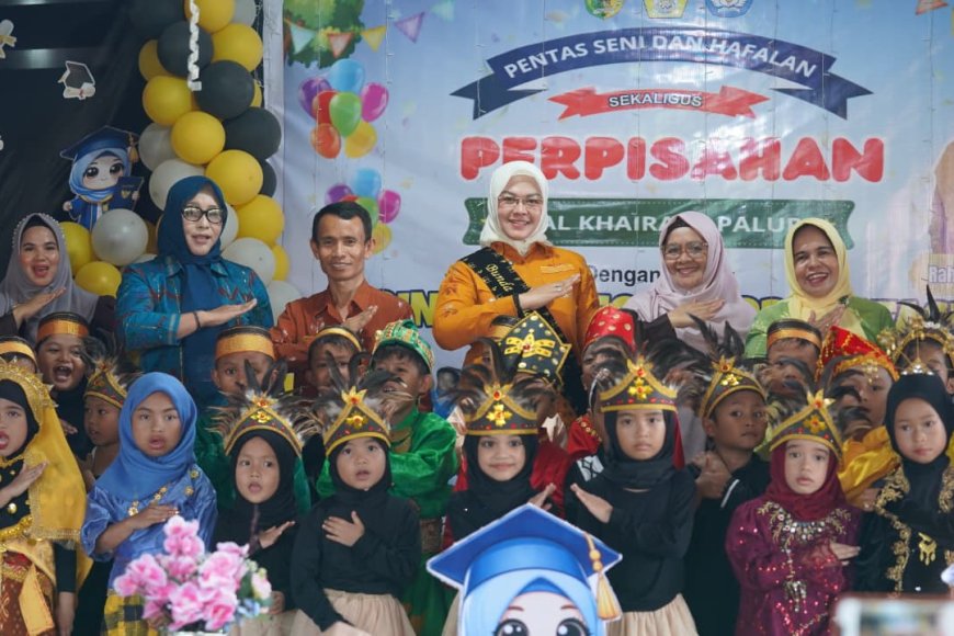 Bunda PAUD Bangga Lihat Penampilan Anak TK Alkhairaat Palupi