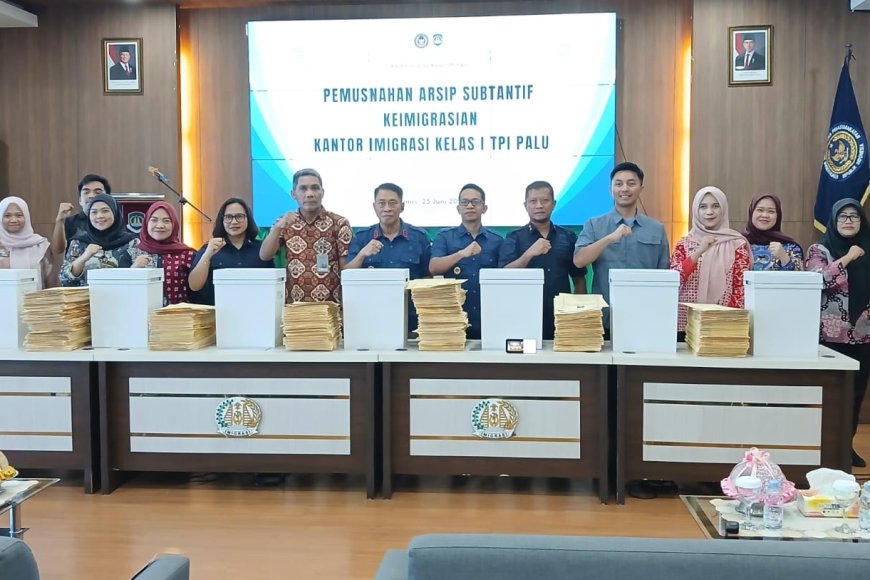Penuhi Amanat Undang-Undang, Imigrasi Palu Musnahkan 15.000 Arsip Subtantif