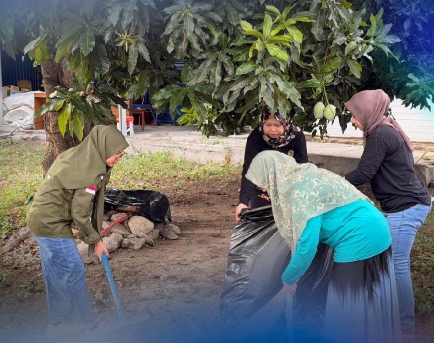 Kantah Kota Palu Bersih-bersih Lingkungan Kantor