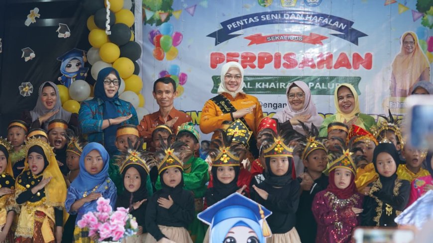 Bunda PAUD Bangga Lihat Penampilan Anak TK Alkhairaat Palupi