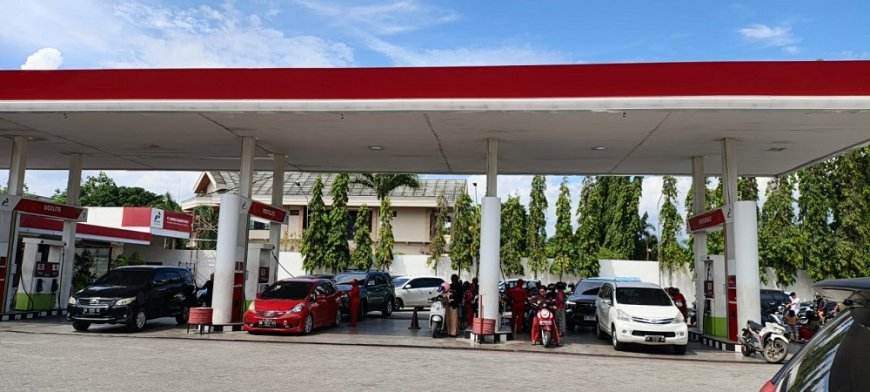 Pasca Gempa M6,7, SPBU di Kota Palu Diserbu Antrian Kendaraan