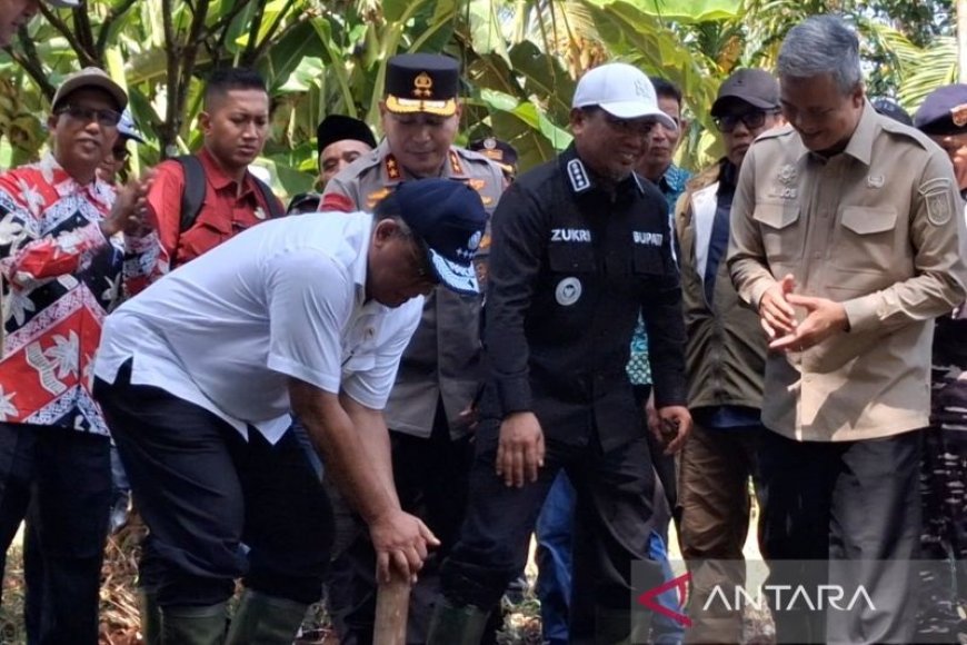 Menteri LH Bangun Sekat Kanal di Kuala Kampar Untuk Mitigasi Karhutla