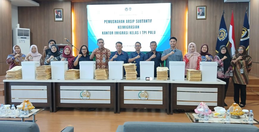 Penuhi Amanat Undang-Undang, Imigrasi Palu Musnahkan 15.000 Arsip Subtantif