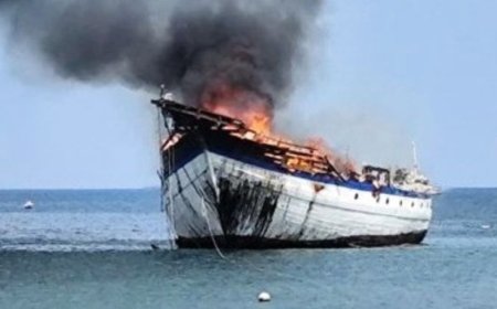 Polisi Selidiki Kapal Pinisi Terbakar di Perairan Bulukumba
