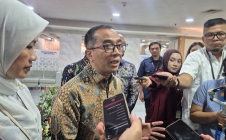 Kemdiktisaintek Kaji Usul Kenaikan Gaji Dosen Tingkatkan Kesejahteraan