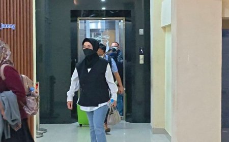 Bupati Sukoharjo Etik Suryani Jalani Pemeriksaan di Polresta Surakarta