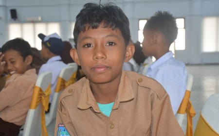 Seragam Sekolah Diberi Kakak  Kelas, Azil Ingin Jadi Polisi