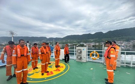 SAR Kerahkan KN Bhisma Cari 13 Wisatawan, Penumpang Perahu Motor di Teluk Tomini