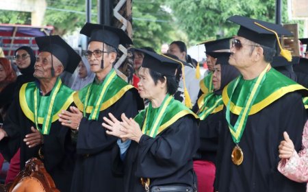 Bangga dan Bahagia, 34 Lansia Diwisuda, Lulus Sekolah Lansia