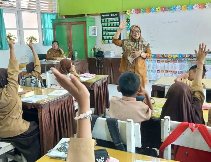 Mulai Belajar Efektif, SD Inpres 6 Lolu Terima Puluhan Murid Baru
