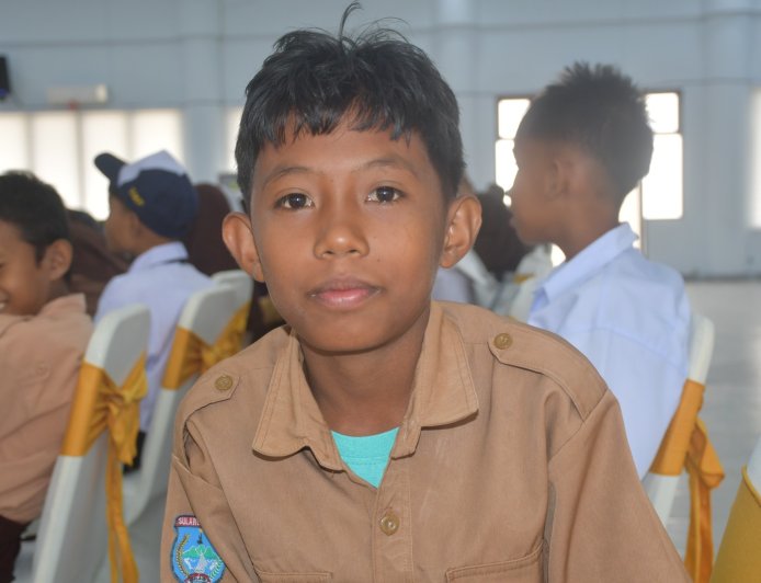 Seragam Sekolah Diberi Kakak  Kelas, Azil Ingin Jadi Polisi