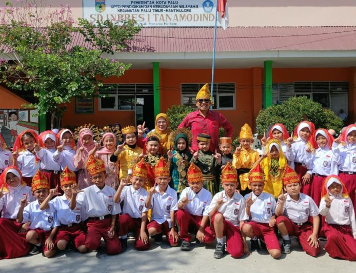 SD Inpres 1 Tanamodindi Palu Gelar Panggung Literasi Peringati HAN