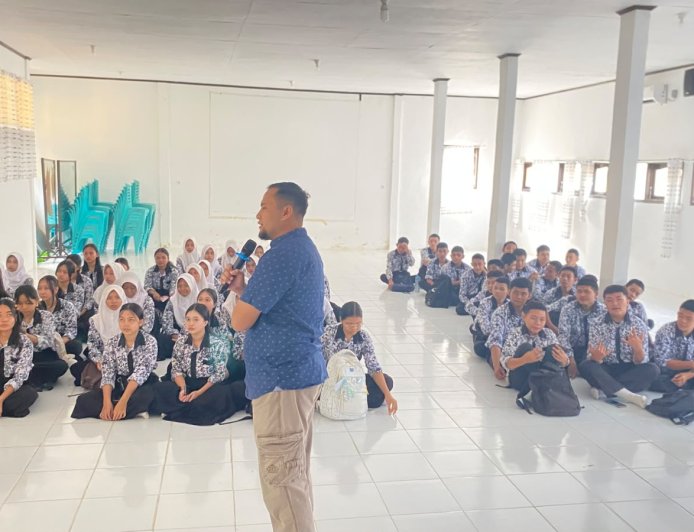 Penyuluhan Bahaya Narkoba di SMAN 1: Sat Narkoba Polres Poso  Berharap Siswa Jadi Benteng