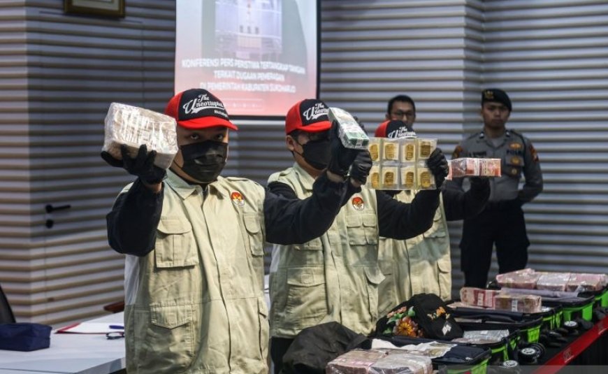 KPK Sita Barang Bukti Rp21,2 Miliar dari OTT Bupati Sukoharjo