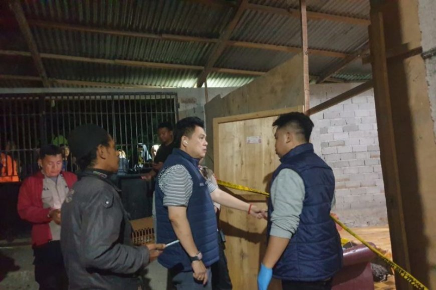 Polisi Evakuasi Tiga Korban dari Pembunuhan Satu Keluarga di Kota Palu, Istri Korban Dirawat di RS